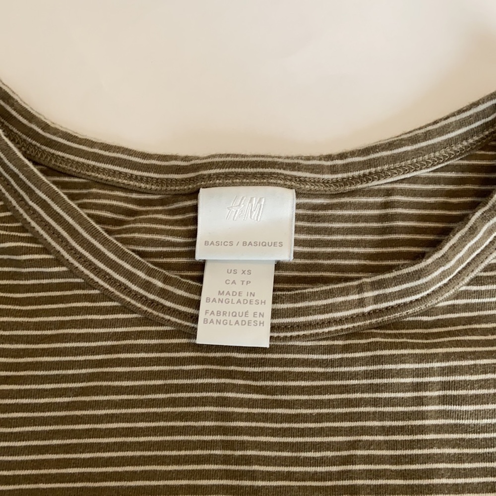 H&M Basic Tee - Picture 2 of 4